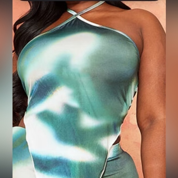 🟢NWT pretty little thing Plus Green Tie Dye Print Halterneck Long Top - Picture 1 of 2